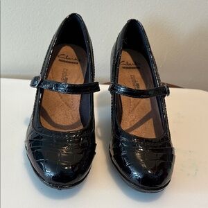 Clarks Collection soft cushion heels
Rounded toe  ankle strap  black patent Croc